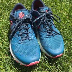 EUC New Balance 690 All Terrain Running Shoes